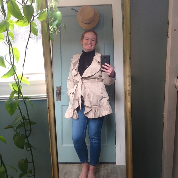 Dalia Collection Jackets & Blazers - ❤️Host Pick ❤️Satin ruffled trench coat size 4